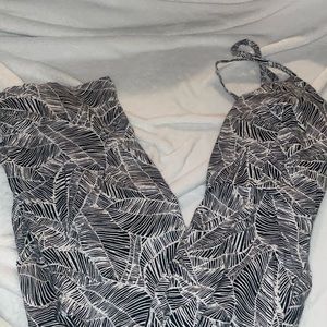 Black and white, old navy, jumper.